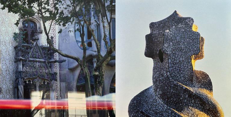 Collage aus zwei Fotos der Casa Batlló in Barcelona: Links ist die reich verzierte Fassade mit organischen Formen, einem dekorativen Balkon und Bäumen im Vordergrund zu sehen. Rechts zeigt eine mosaikverkleidete, kreuzförmige Dachskulptur im warmen Licht der untergehenden Sonne vor hellem Himmel.