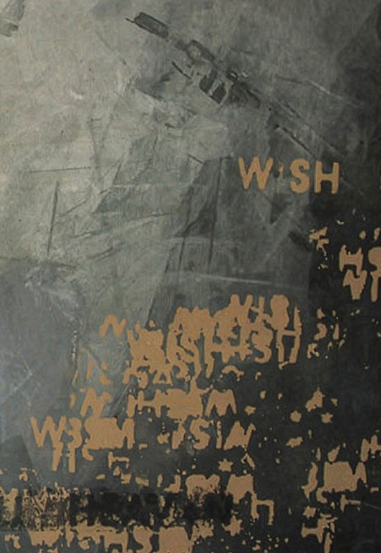 Strukturierte Oberfläche in unterschiedlichen olivgrünen Tönen mit fragmentierten Schriftzügen und dem Wort „wish“ in ockerfarbenen Buchstaben.